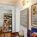 Bright & Artistic 1Bd Apartment Buttes Chaumont