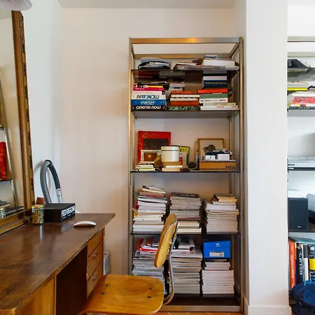Bright & Artistic 1bd Buttes Chaumont * Parigi