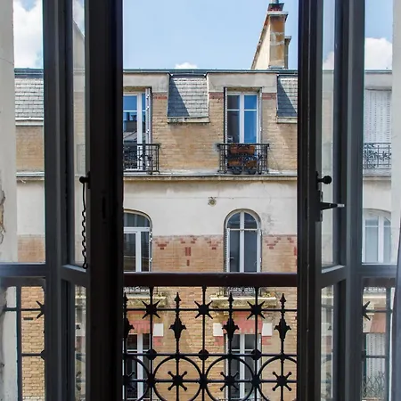 Bright & Artistic 1bd Buttes Chaumont Appartamento