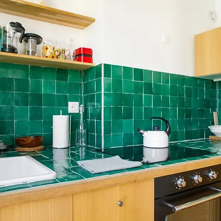 Bright & Artistic 1bd Buttes Chaumont * Parigi